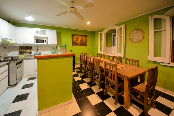 Room in San Telmo with private bathroom in Barracas