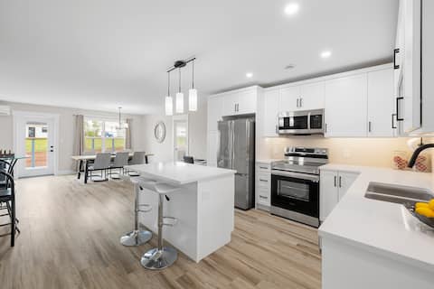 Top Airbnb: Beautiful 3 Bedroom Bungalow in Charlottetown