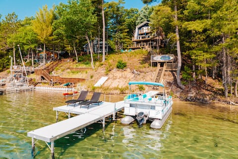 Game Room/Hot Tub/Pool Table/Lake Views!