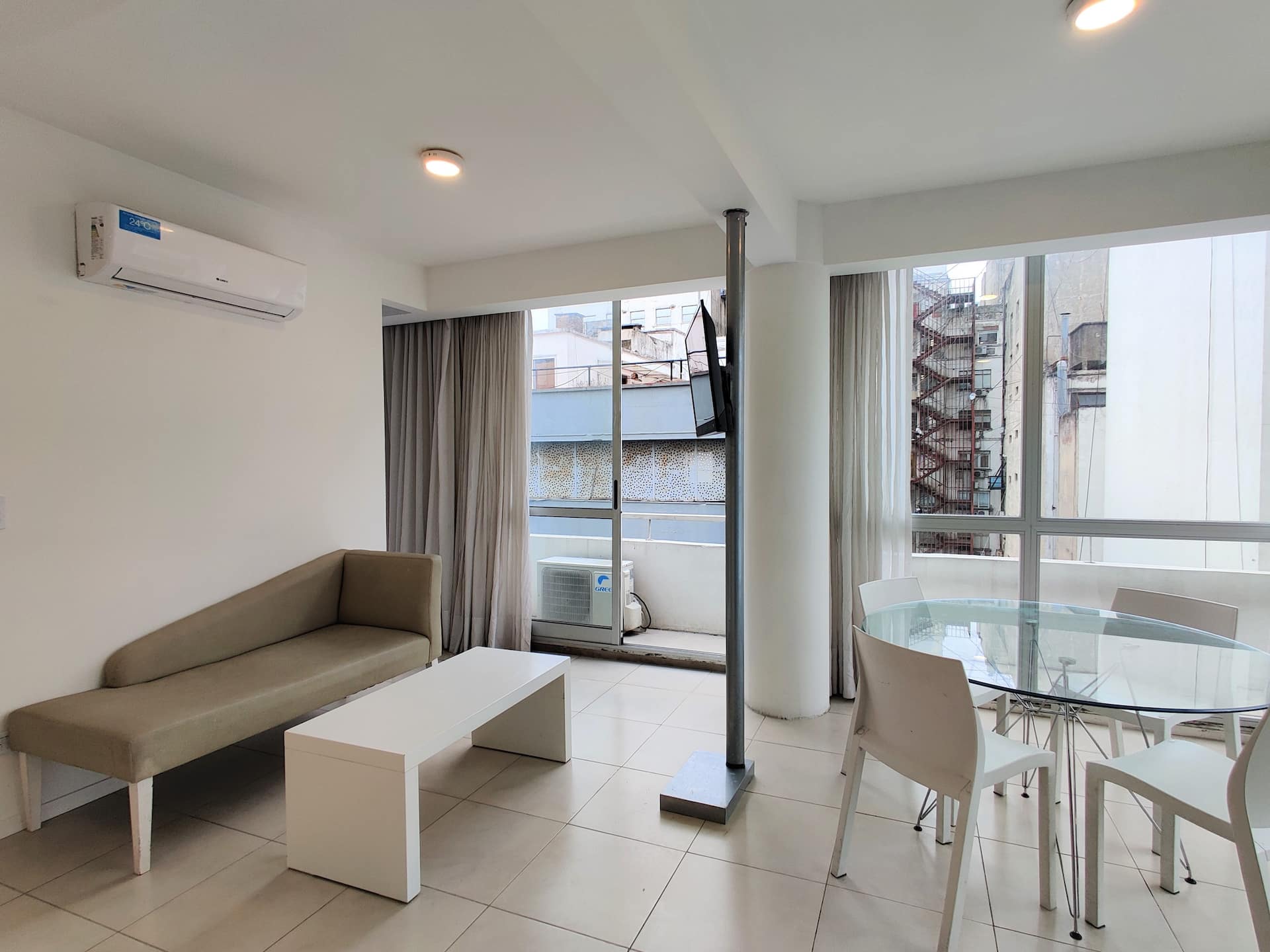 Apartamento de dois ambientes com 1 quarto em Monserrat
