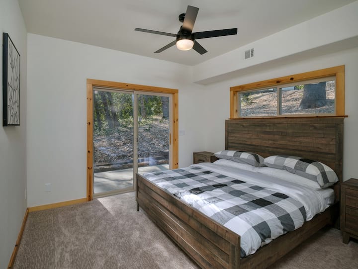 Брачна спална соба 2 на долниот кат