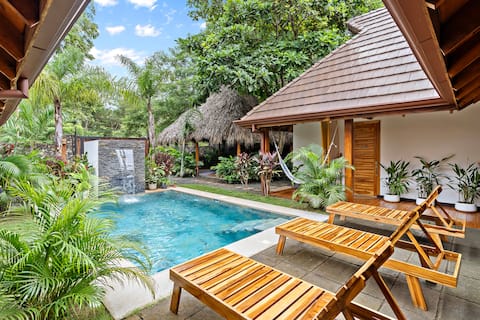 Ave del Paraíso-serviced villa 150m from beach