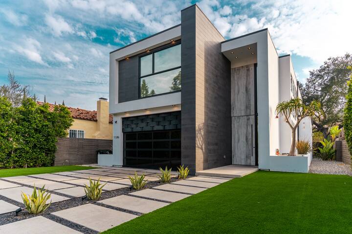 ৎ୭ Kling Manor Lux ৎ୭ pool, Hot tub, and more. gallery image 2