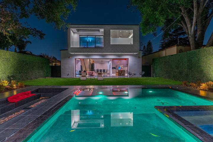 ৎ୭ Kling Manor Lux ৎ୭ pool, Hot tub, and more.