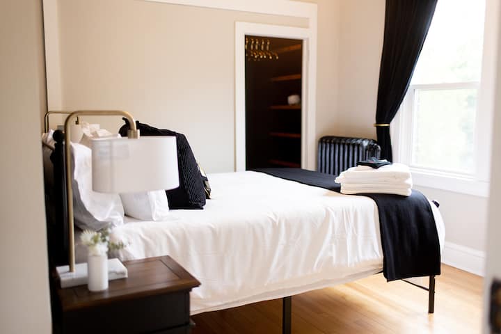 14-inch Plush Queen Mattress