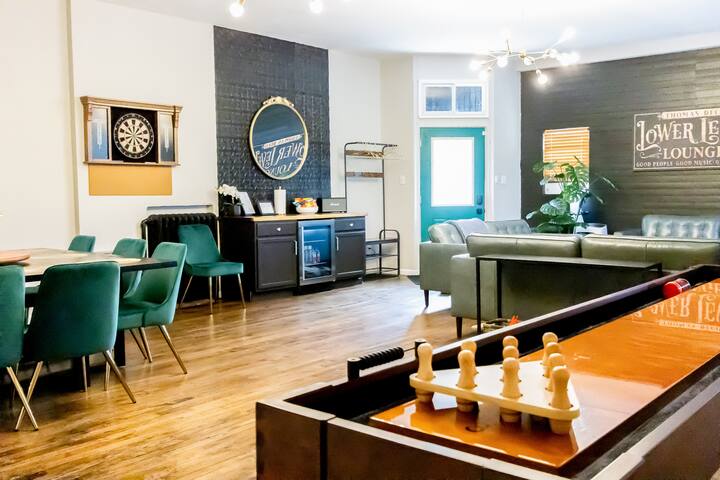 5 Min To Stadium, Hot Tub, Mini Golf, Arcade, King gallery image 2