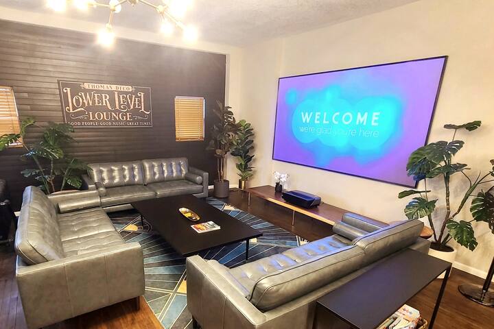 5 Min To Stadium, Hot Tub, Mini Golf, Arcade, King gallery image 5