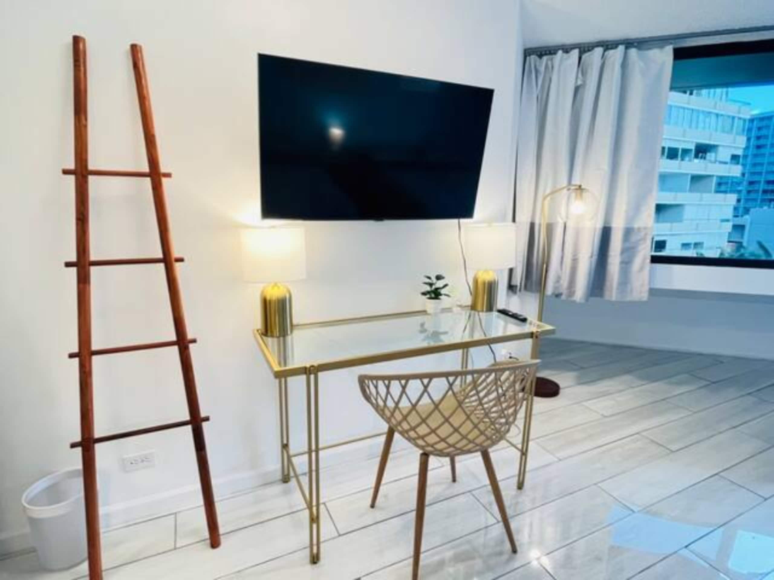 Condo in Honolulu · ★4.3 · 1 bedroom · 2 beds · 1 bath - Image 24