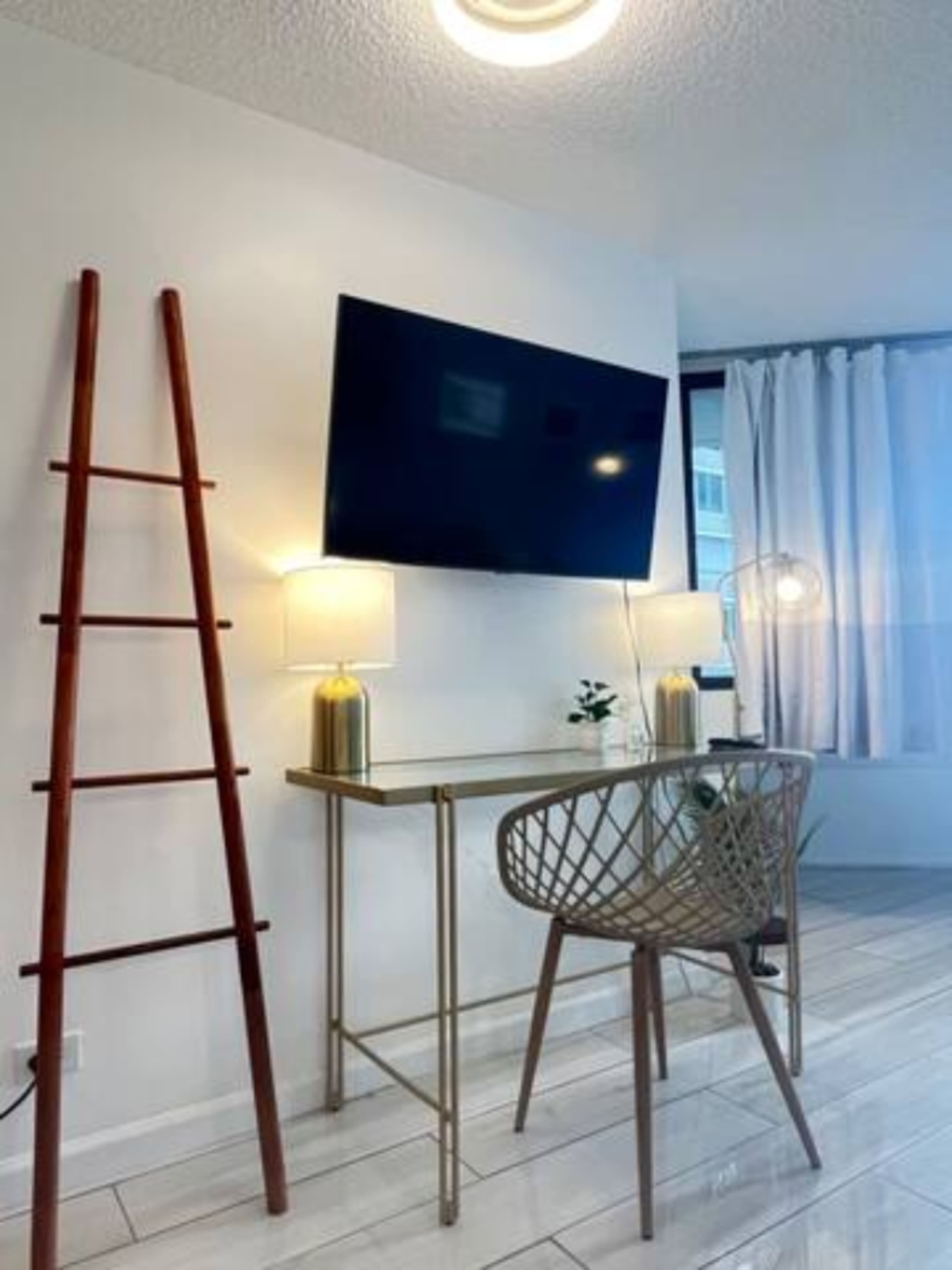 Condo in Honolulu · ★4.3 · 1 bedroom · 2 beds · 1 bath - Image 25