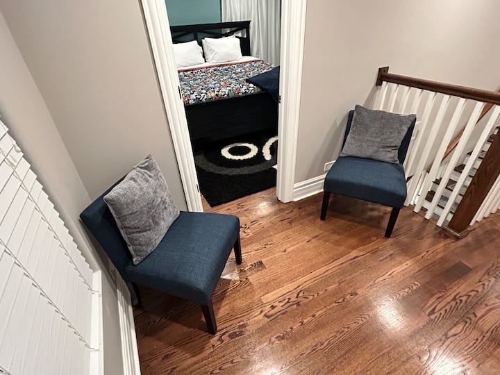 ห้องใต้หลังคาด้านนอกห้องนอน # 2