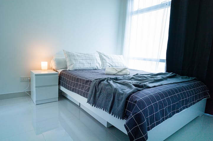 明亮舒适的卧室