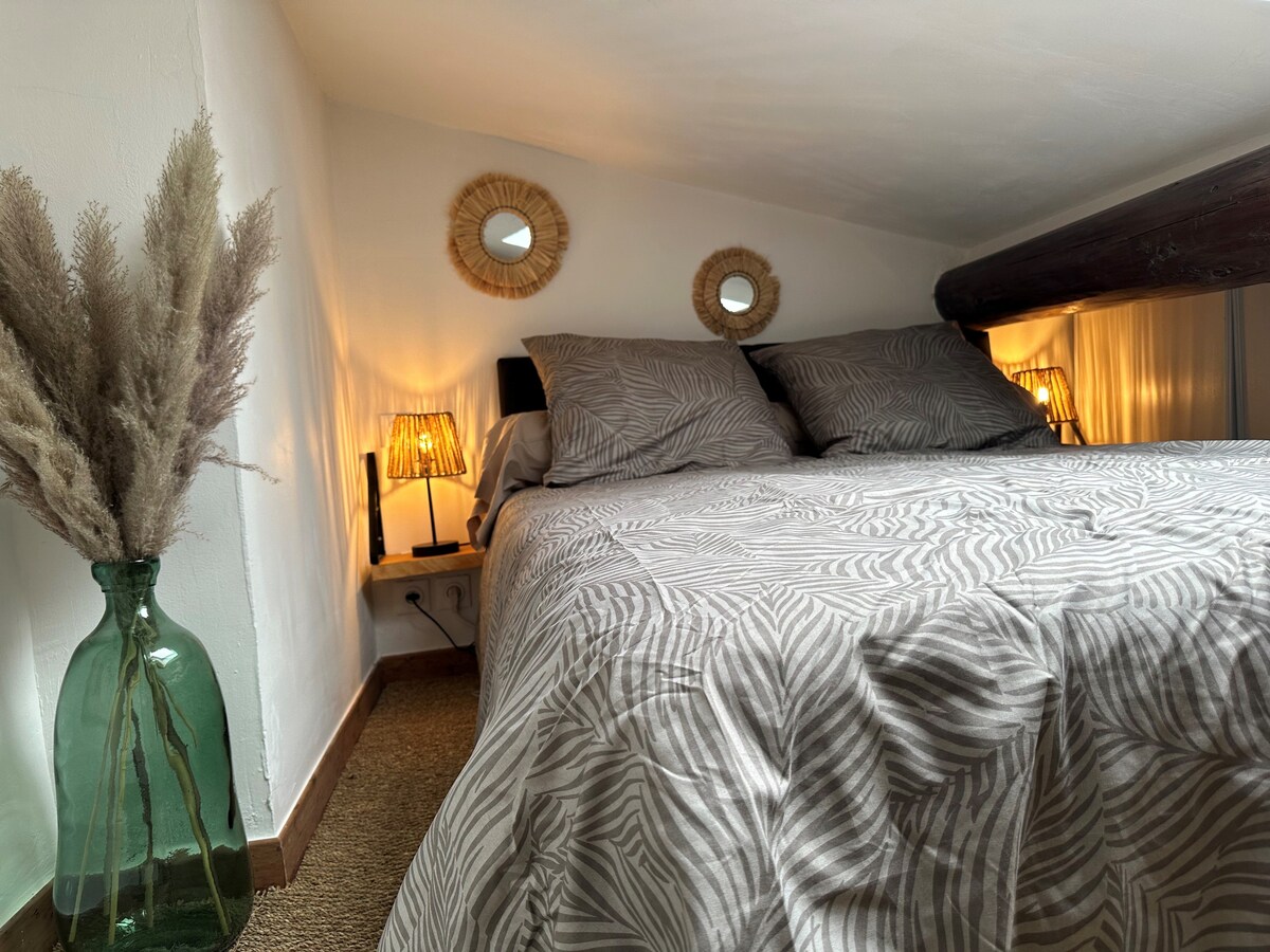 พื้นที่นอนลาดเอียง 