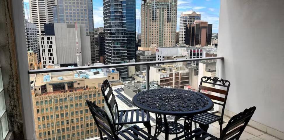 Penthouse 3BR w/d City-views, CBD Sydney