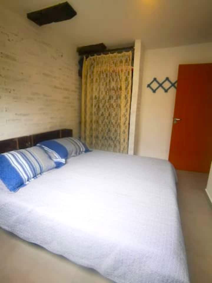 Chumba cha kulala 3 - vitanda 2 vya mtu mmoja au kitanda cha watu wawili wakati wa pamoja.