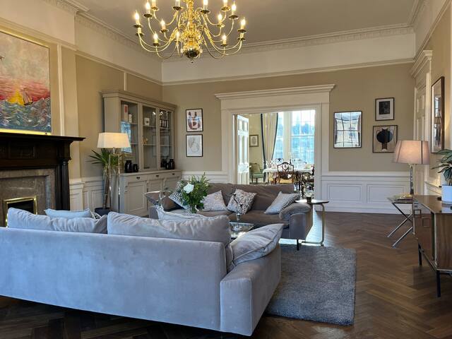 Prime Location Striking Grand Apartment gallery image 4