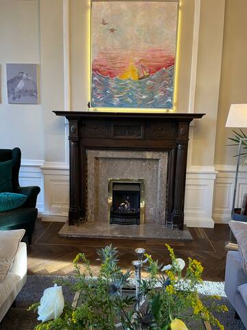 Prime Location Striking Grand Apartment gallery image 5