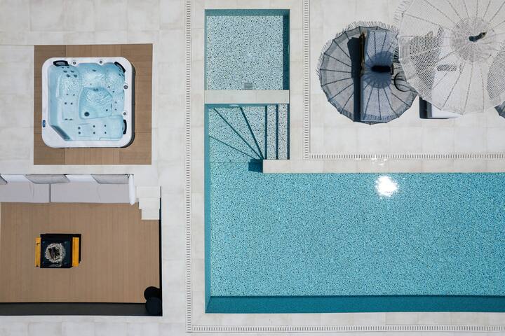 Cresto Iconic Villa, with Heated Spa Whirlpool gallery image 5