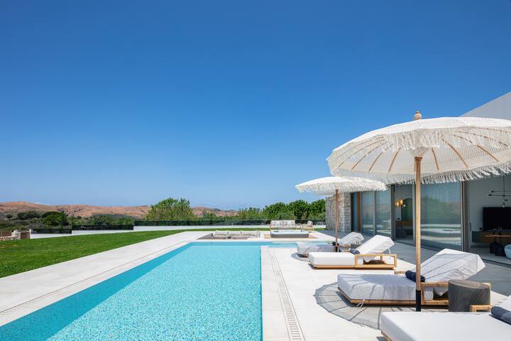 Cresto Iconic Villa, with Heated Spa Whirlpool gallery image 4