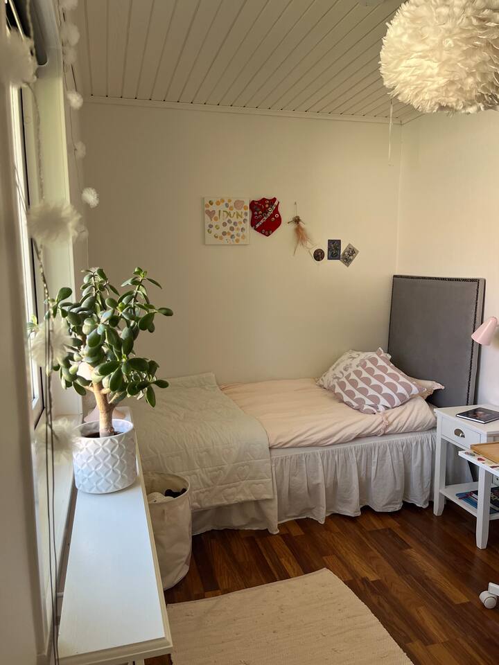 Chambre 2, avec lit simple