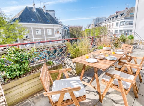 Beautiful 2-bedroom, terrace, Downtown by Groom*