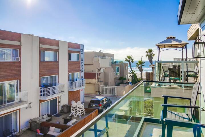 OCEAN VIEW Penthouse – 1 block to the beach gallery image 2