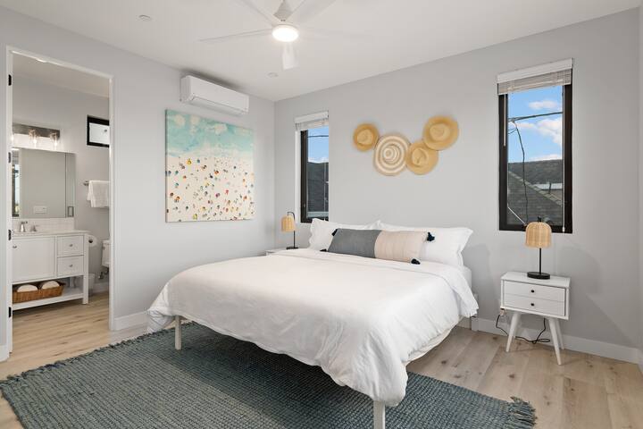 OCEAN VIEW Penthouse – 1 block to the beach gallery image 3