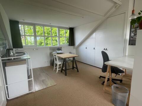 Private studio close to the center