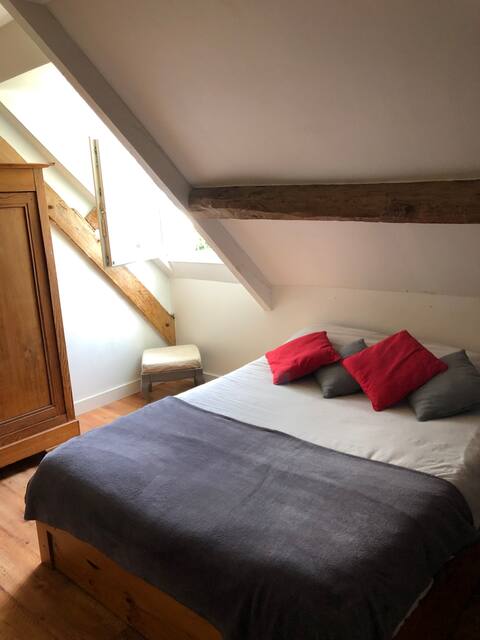 2 bedrooms, 4 guests 24 Hours of Le Mans 5 min Mulsanne