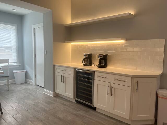 Super Comfortable Two-Level Apt gallery image 2