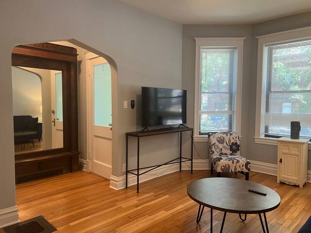 Super Comfortable Two-Level Apt gallery image 5