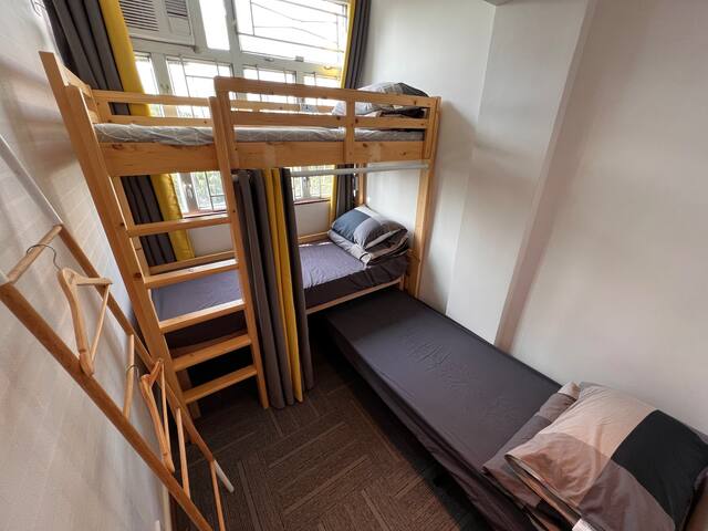 Newly renovated 2BR flat in TST for 11 pax gallery image 3
