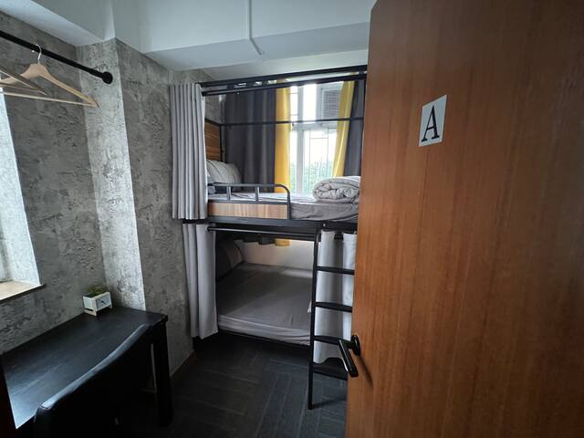 Newly renovated 2BR flat in TST for 11 pax gallery image 5
