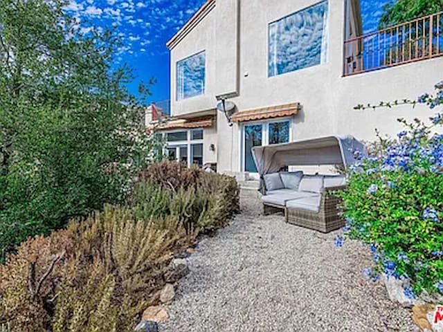 Malibu Villa Escondido -Ocean View Creekside Home gallery image 5