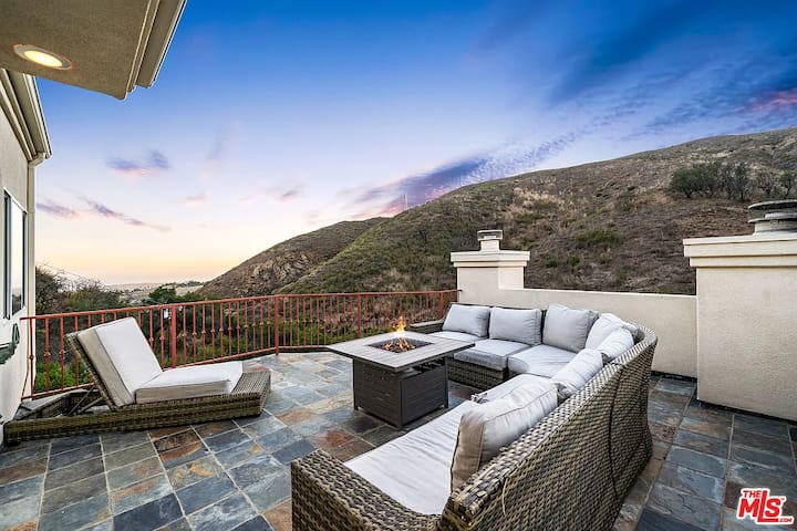 Malibu Villa Escondido -Ocean View Creekside Home gallery image 2
