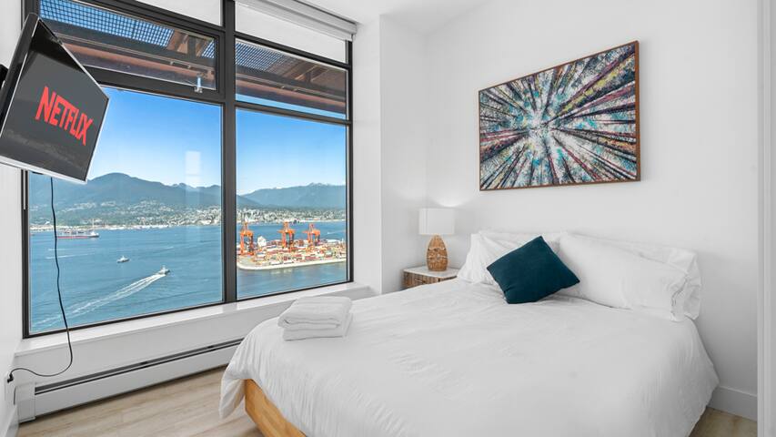 Penthouse w/ AC, Ocean Views & Free Parking gallery image 3