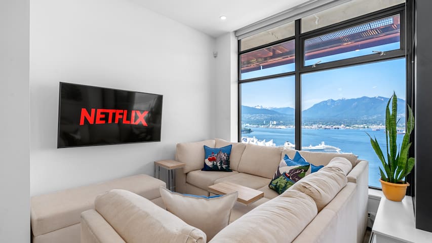 Penthouse w/ AC, Ocean Views & Free Parking gallery image 4