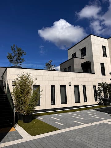 Modern Gated 5 Bedroom Duplex