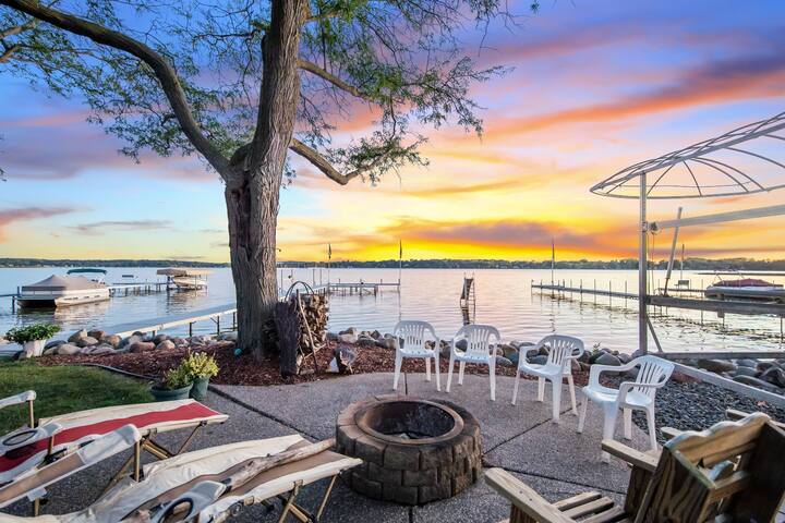 Lakefront Family Retreat gallery image 5