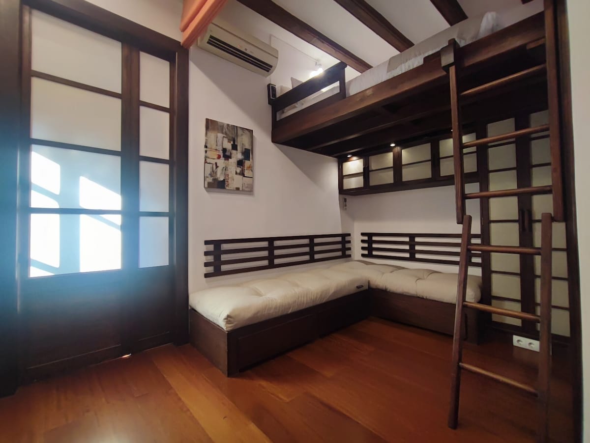 Airbnb con mejor rendimiento: Unique Apt in the heart of historic Barcelona en El Raval