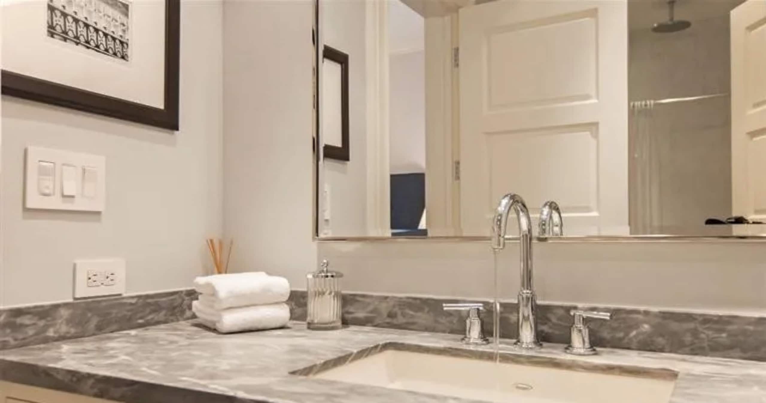 Home in San Francisco · ★5.0 · 5 bedrooms · 5 beds · 4.5 baths - Image 29