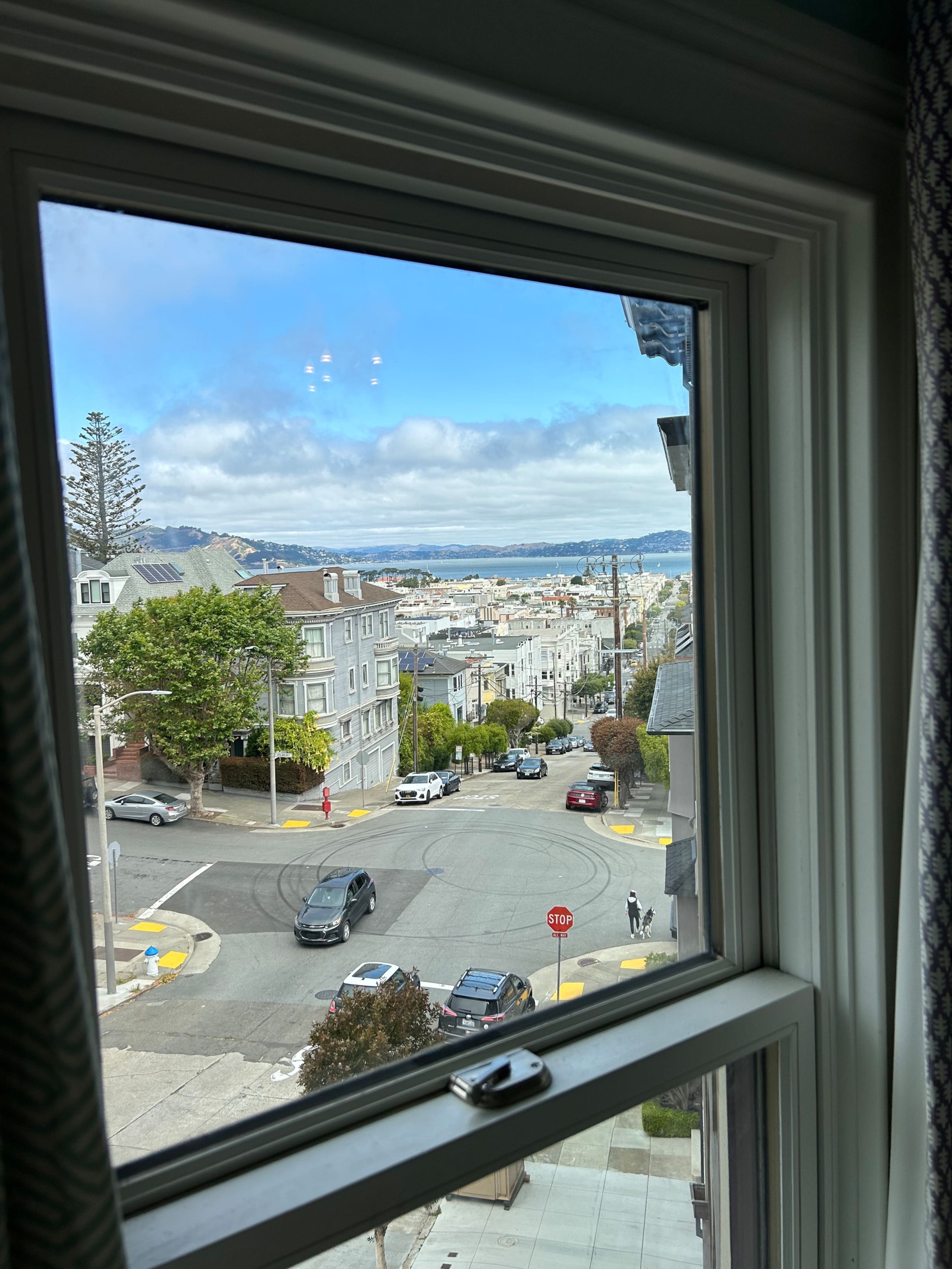 Home in San Francisco · ★5.0 · 5 bedrooms · 5 beds · 4.5 baths - Image 14
