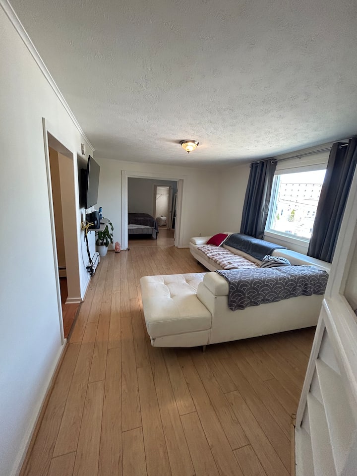 Downtown 3 Bdrm, Mins From Beach - Kennebunk, ME
