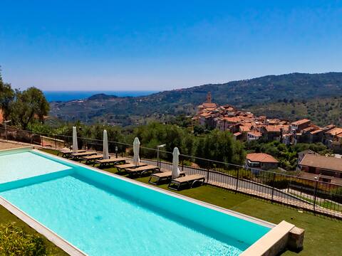 Gloria del Mare - Swimming pool with sea views