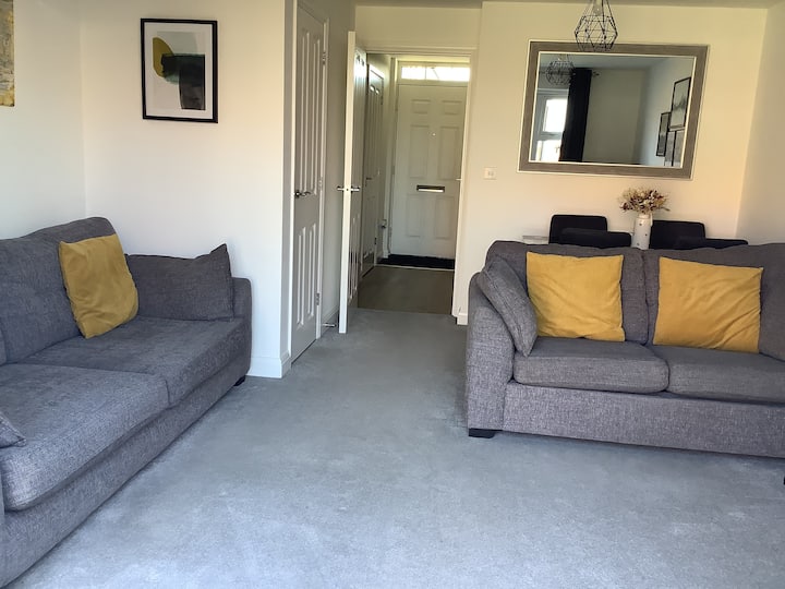 Entire 2 Bedroom House In Tamworth - Sutton Coldfield