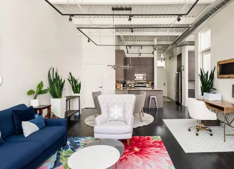 Luxurious Willits Loft Getaway