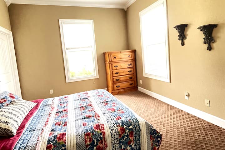 חדר שינה לאורחים - מיטת קווין סייז