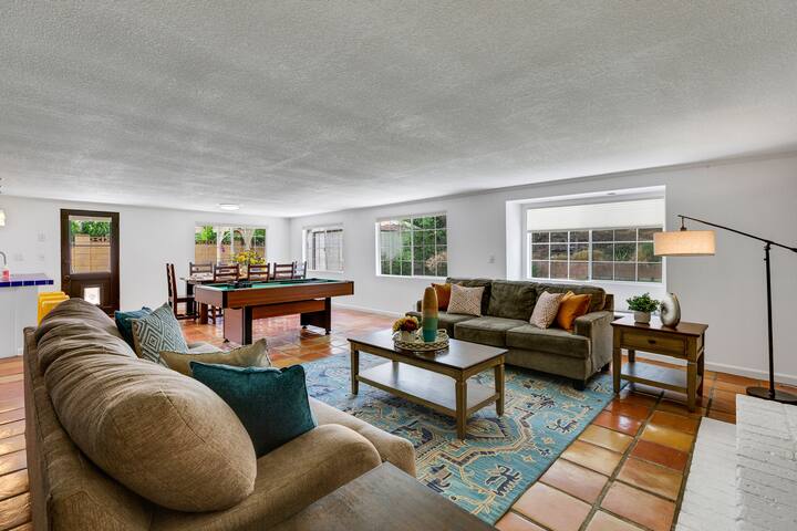 174 *Awesome Stylish Family Home-Pool Table gallery image 4