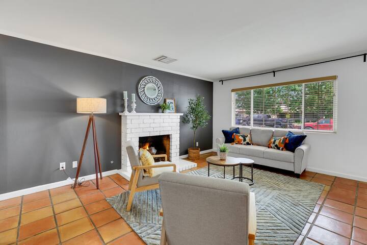 174 *Awesome Stylish Family Home-Pool Table gallery image 5