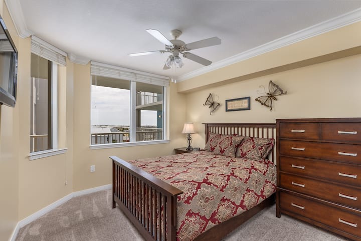 Queen bed in the guest room even has views of the National Seashore.