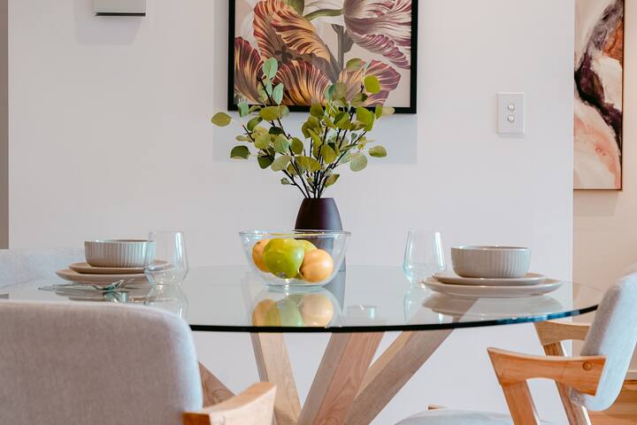 Exquisite 2B2B Southbank home #freeparking gallery image 4